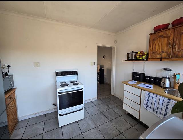 2 BEDROOM FREEHOLD FOR SALE IN MOFFAT VIEW